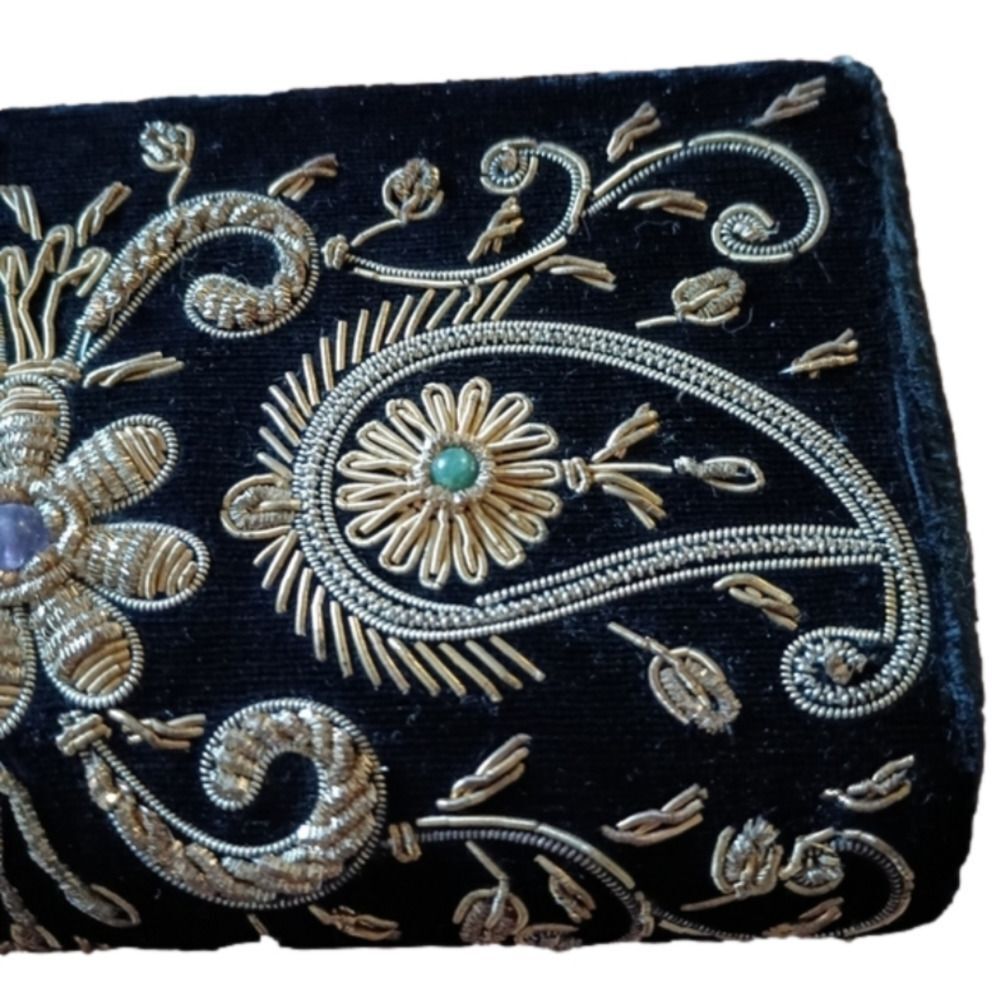 Vintage Sudha Velvet Clutch - Picture 6 of 12